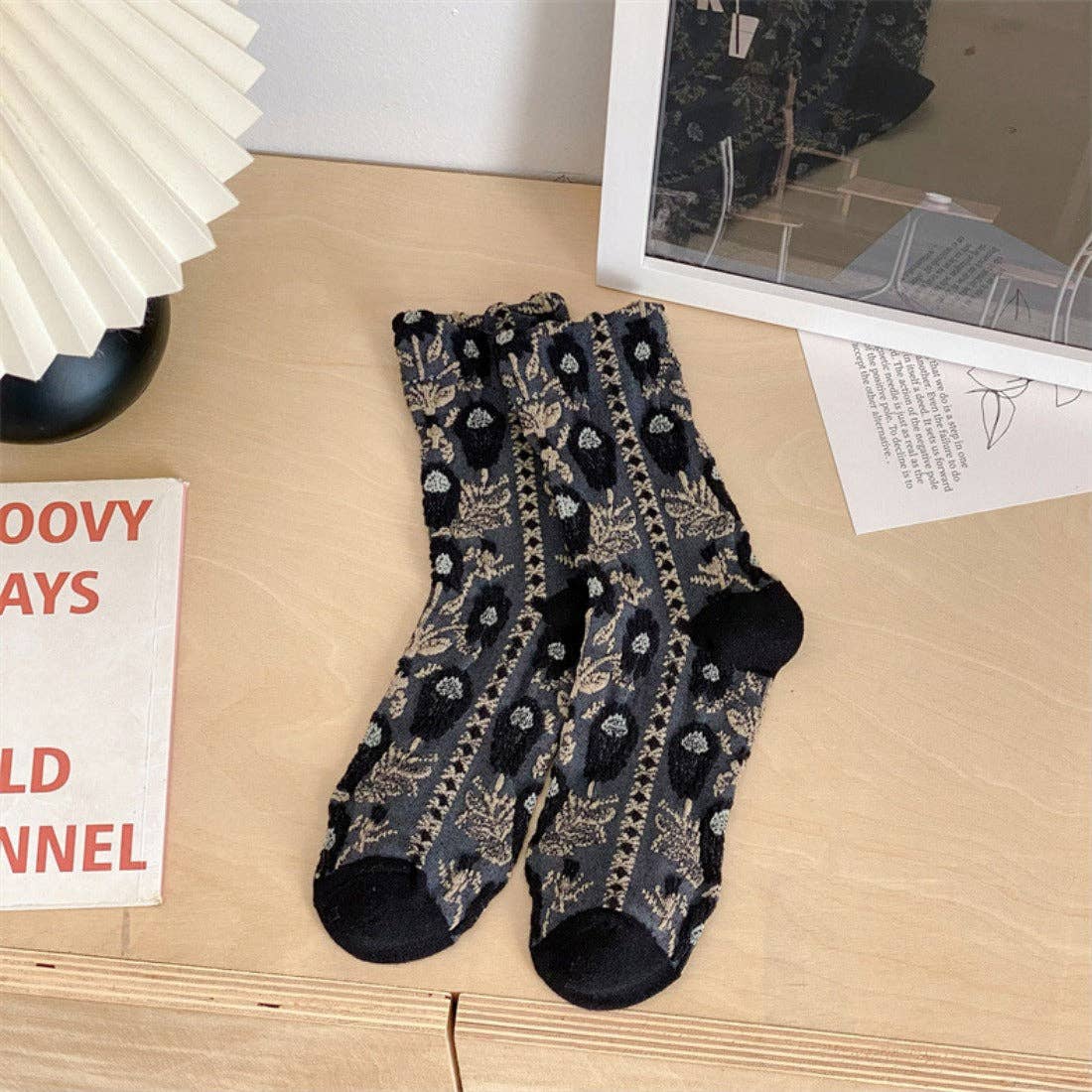 Rufia - Vintage Embossed Floral Socks