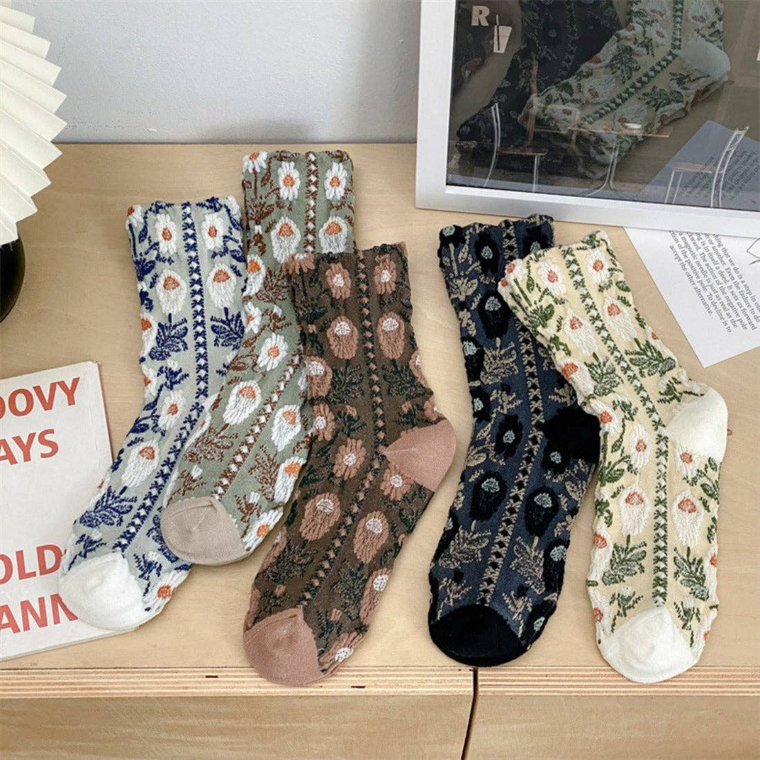 Rufia - Vintage Embossed Floral Socks