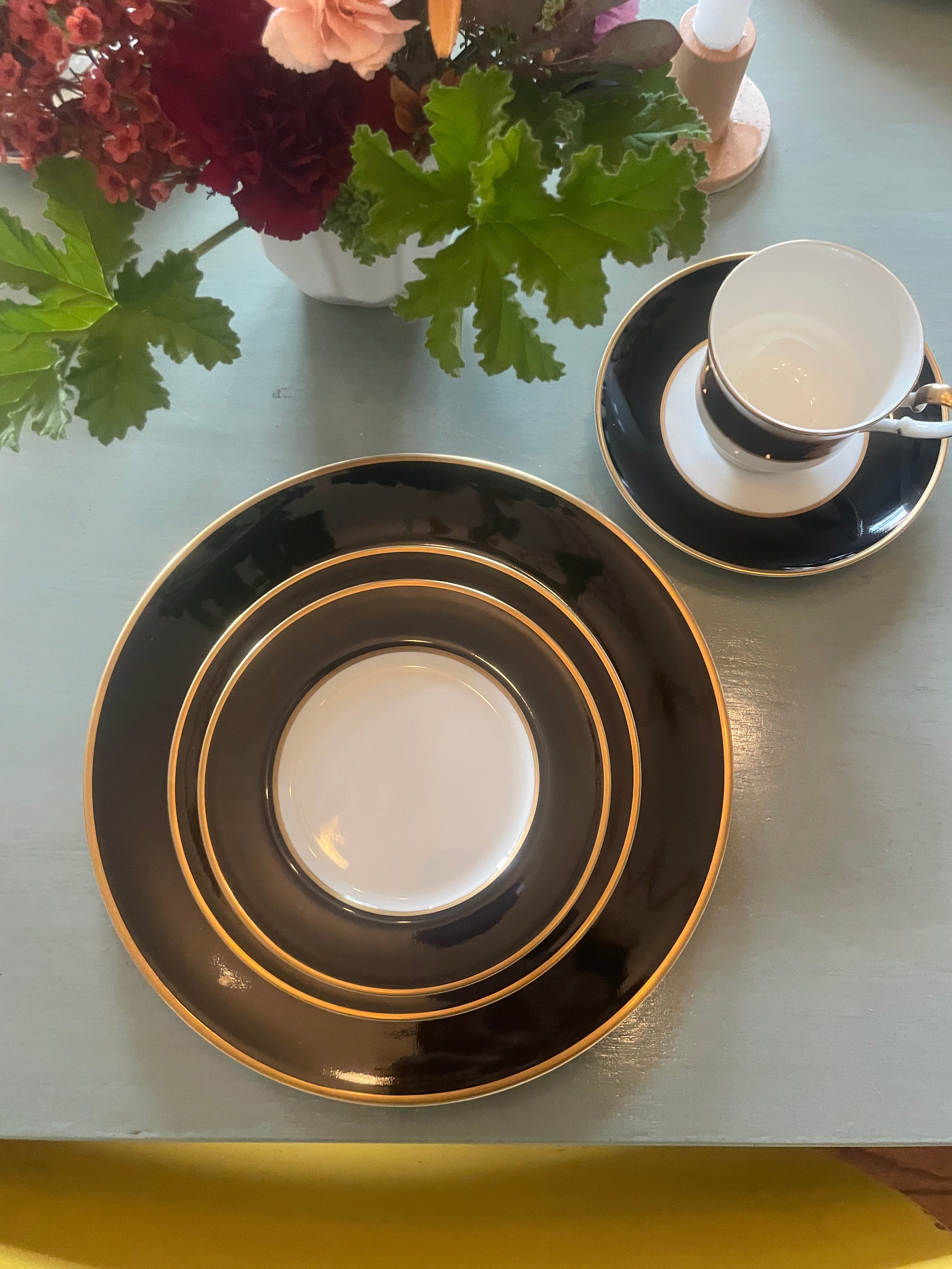 *Vintage* Mikasa Onyx 20 piece set (4 place settings)